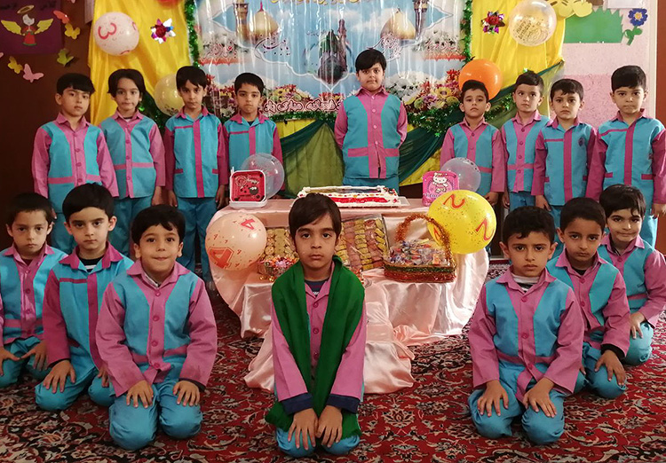 برپایی مراسم جشن وشادی ب مناسبت ولادت بابرکت حضرت مهدی(عج) ونیمه شعبان در مؤسسه فرهنگی -قرآنی معراج النبی (ص)یزد با اجرای برنامه&zwnj;های مختلفی چون سرود ودکلمه خوانی ومولودی خوانی و...برگزار شد.