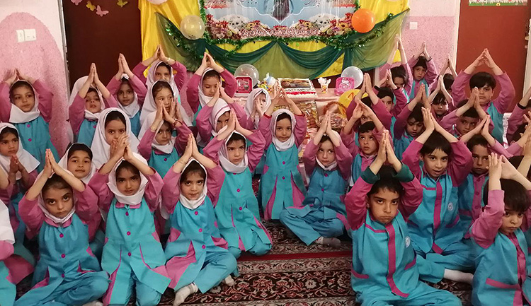 برپایی مراسم جشن وشادی ب مناسبت ولادت بابرکت حضرت مهدی(عج) ونیمه شعبان در مؤسسه فرهنگی -قرآنی معراج النبی (ص)یزد با اجرای برنامه&zwnj;های مختلفی چون سرود ودکلمه خوانی ومولودی خوانی و...برگزار شد.