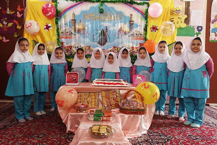 برپایی مراسم جشن وشادی ب مناسبت ولادت بابرکت حضرت مهدی(عج) ونیمه شعبان در مؤسسه فرهنگی -قرآنی معراج النبی (ص)یزد با اجرای برنامه&zwnj;های مختلفی چون سرود ودکلمه خوانی ومولودی خوانی و...برگزار شد.