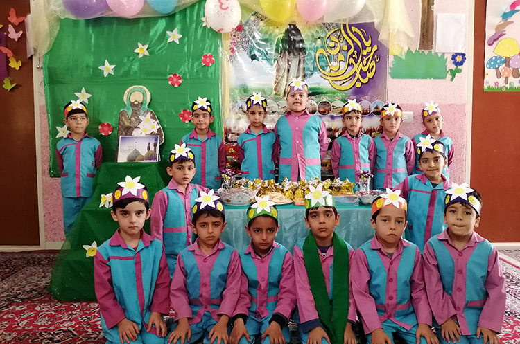 برپایی مراسم جشن وشادی ب مناسبت ولادت بابرکت حضرت مهدی(عج) ونیمه شعبان در مؤسسه فرهنگی -قرآنی معراج النبی (ص)یزد با اجرای برنامه&zwnj;های مختلفی چون سرود ودکلمه خوانی ومولودی خوانی و...برگزار شد.
