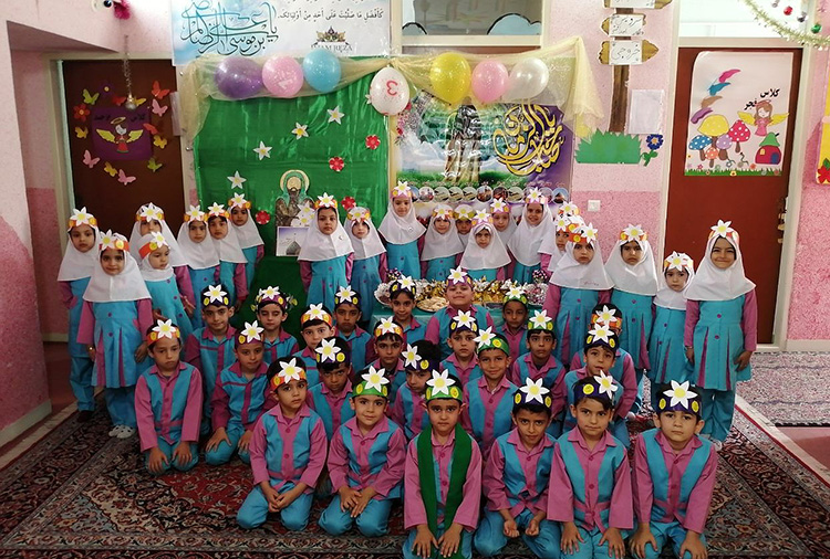 برپایی مراسم جشن وشادی ب مناسبت ولادت بابرکت حضرت مهدی(عج) ونیمه شعبان در مؤسسه فرهنگی -قرآنی معراج النبی (ص)یزد با اجرای برنامه&zwnj;های مختلفی چون سرود ودکلمه خوانی ومولودی خوانی و...برگزار شد.