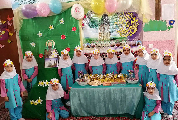 برپایی مراسم جشن وشادی ب مناسبت ولادت بابرکت حضرت مهدی(عج) ونیمه شعبان در مؤسسه فرهنگی -قرآنی معراج النبی (ص)یزد با اجرای برنامه&zwnj;های مختلفی چون سرود ودکلمه خوانی ومولودی خوانی و...برگزار شد.