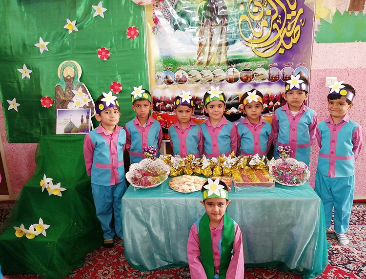 برپایی مراسم جشن وشادی ب مناسبت ولادت بابرکت حضرت مهدی(عج) ونیمه شعبان در مؤسسه فرهنگی -قرآنی معراج النبی (ص)یزد با اجرای برنامه&zwnj;های مختلفی چون سرود ودکلمه خوانی ومولودی خوانی و...برگزار شد.