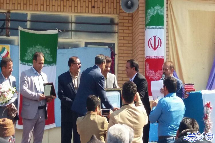 بازگشت نماینده مجلس به روستای محل تدریس