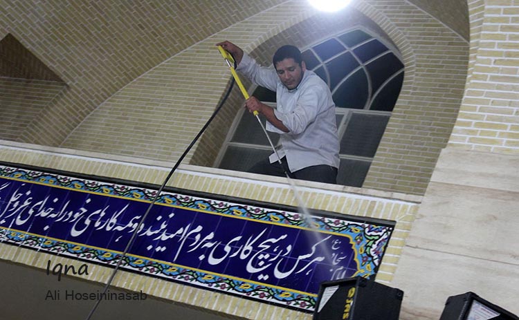 آیین غبارروبی مساجد در یزد