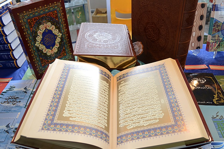 برگزاری نمایشگاه مفهومی قرآن در امامزاده حسن(ع) کرج