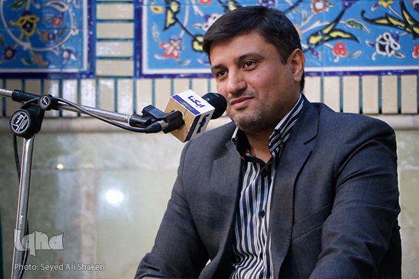 «امین پویا»؛ قاری اولین شب محفل قرآنی حسینیه هدایت «امین پویا»؛ قاری اولین شب محفل قرآنی حسینیه هدایت