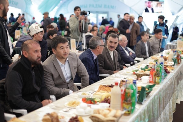 رمضان در قرقیزستان؛ از خیرات در شب قدر تا کمک به یتیم‌ خانه‌ها+عکس