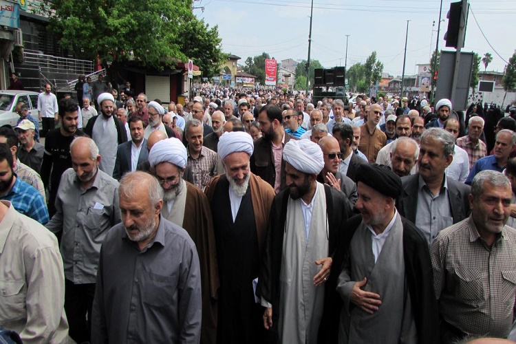 راهپیمایی ضد آمریکایی مردم شهر رشت پس از اقامه نماز جمعه راهپیمایی ضد آمریکایی مردم شهر رشت پس از اقامه نماز جمعه