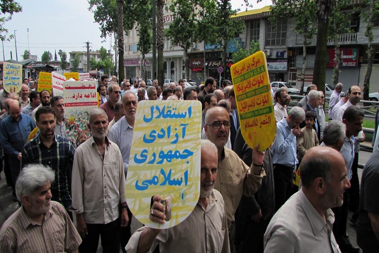 راهپیمایی ضد آمریکایی مردم شهر رشت پس از اقامه نماز جمعه راهپیمایی ضد آمریکایی مردم شهر رشت پس از اقامه نماز جمعه