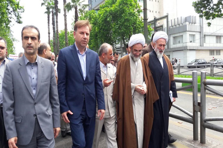 راهپیمایی ضد آمریکایی مردم شهر رشت پس از اقامه نماز جمعه راهپیمایی ضد آمریکایی مردم شهر رشت پس از اقامه نماز جمعه