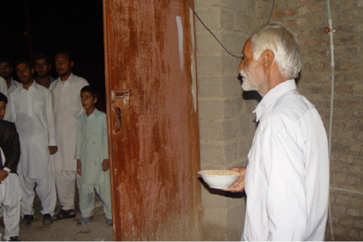 رمضان در سیستان/ از «رمضونیکه» تا «ارَک برَک» رمضان در سیستان/ از «رمضونیکه» تا «ارَک برَک»