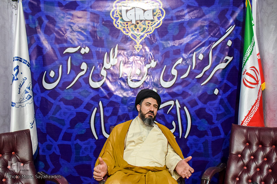 نمایشگاه قرآن و عترت اهواز تنوع خوبی دارد