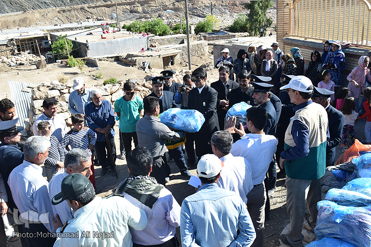 حضور خادمیاران آستان قدس رضوی در مناطق سیل&zwnj;زده پلدختر