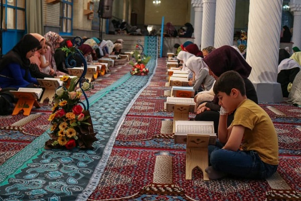 برگزاری محفل جزء&zwnj;خوانی قرآن در مسجد جامع سنندج