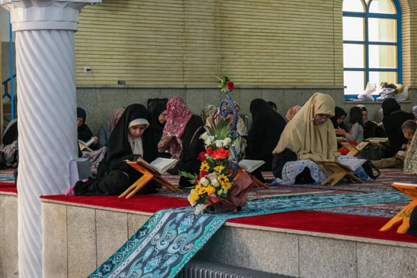 برگزاری محفل جزء&zwnj;خوانی قرآن در مسجد جامع سنندج