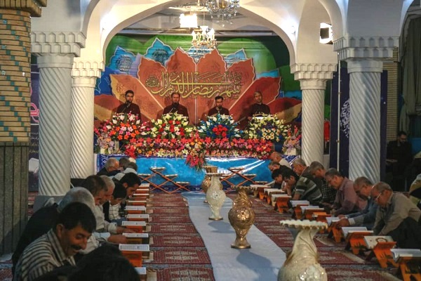 برگزاری محفل جزء&zwnj;خوانی قرآن در مسجد جامع سنندج
