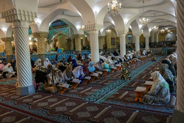 برگزاری محفل جزء&zwnj;خوانی قرآن در مسجد جامع سنندج
