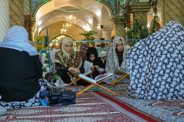 برگزاری محفل جزء&zwnj;خوانی قرآن در مسجد جامع سنندج