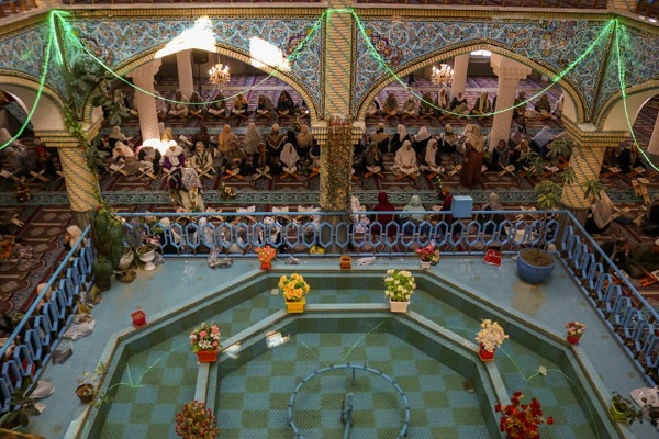 برگزاری محفل جزء&zwnj;خوانی قرآن در مسجد جامع سنندج