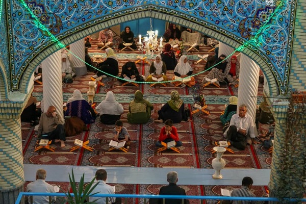 برگزاری محفل جزء&zwnj;خوانی قرآن در مسجد جامع سنندج