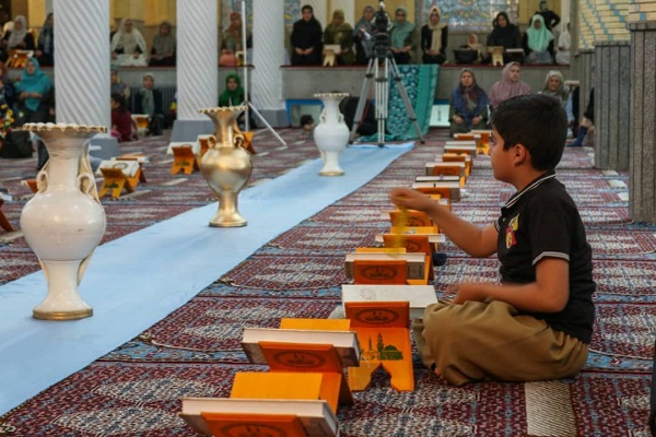 برگزاری محفل جزء&zwnj;خوانی قرآن در مسجد جامع سنندج