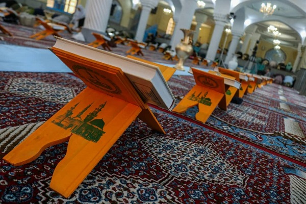 برگزاری محفل جزء&zwnj;خوانی قرآن در مسجد جامع سنندج