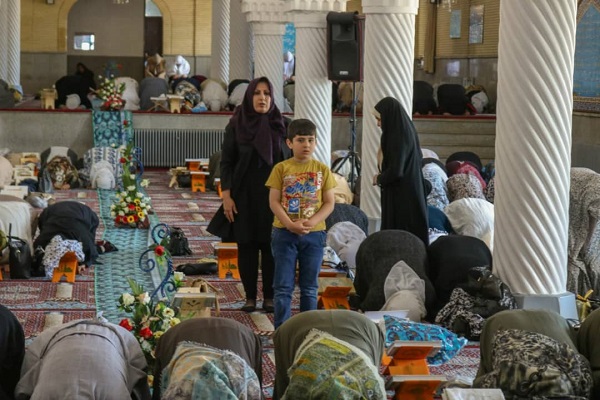 برگزاری محفل جزء&zwnj;خوانی قرآن در مسجد جامع سنندج