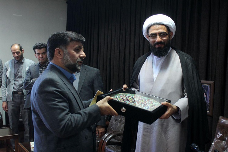 دیدار کارکنان جهاد دانشگاهی همدان با امام جمعه
