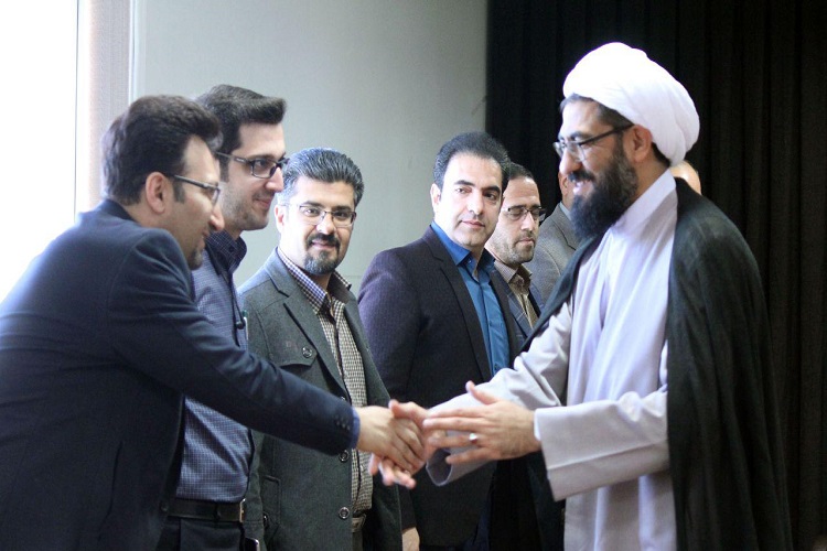 دیدار کارکنان جهاد دانشگاهی همدان با امام جمعه
