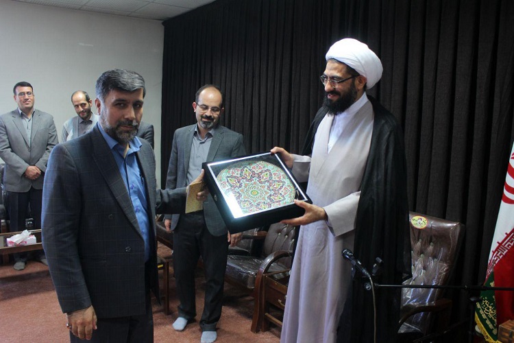 دیدار کارکنان جهاد دانشگاهی همدان با امام جمعه