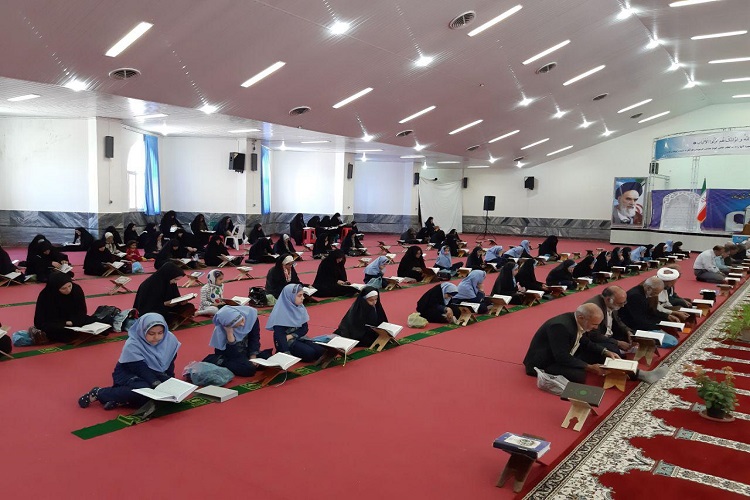 جزء خوانی روز هشتم ماه رمضان در مصلی نهاوند برگزار شد