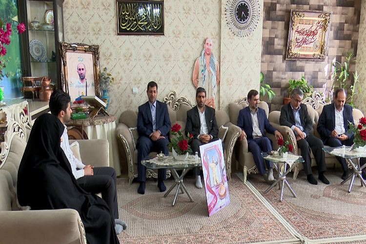 شهدا به عنوان الگو برای نسل جوان معرفی شوند