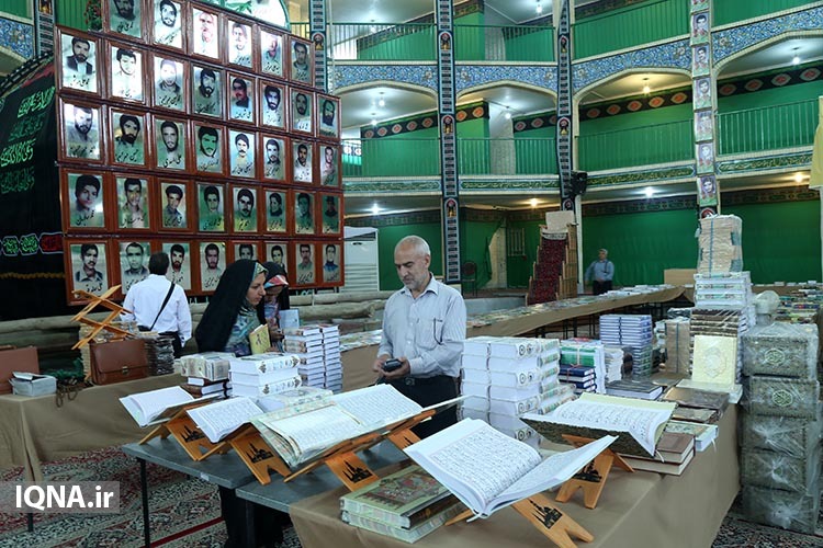 بازدید جمعی از مسئولان از نمایشگاه &laquo;علوم قرآنی&raquo; یزد