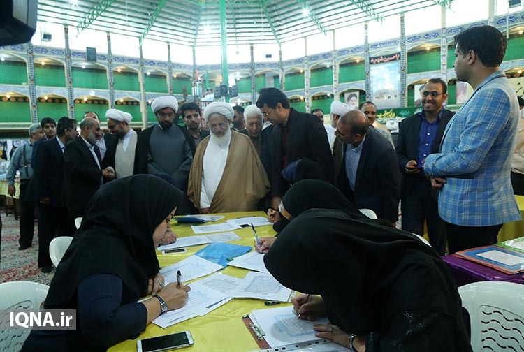 بازدید جمعی از مسئولان از نمایشگاه &laquo;علوم قرآنی&raquo; یزد