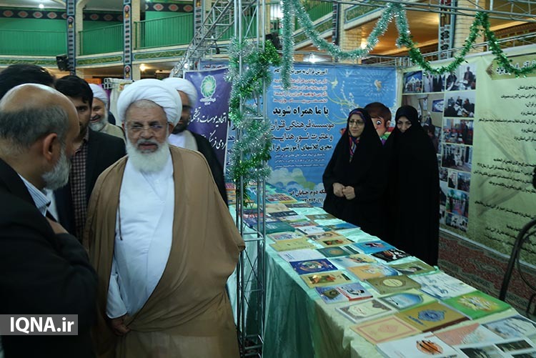 بازدید جمعی از مسئولان از نمایشگاه &laquo;علوم قرآنی&raquo; یزد