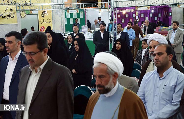 بازدید جمعی از مسئولان از نمایشگاه &laquo;علوم قرآنی&raquo; یزد