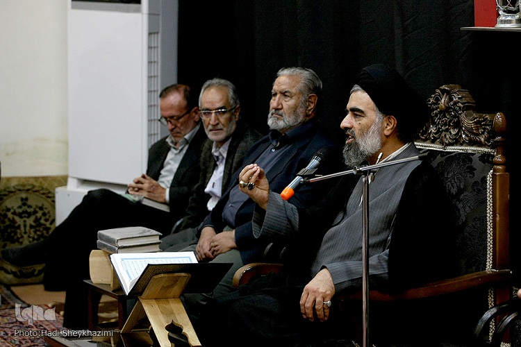 برگزاری جلسه تفسیر قرآن توسط آیت&zwnj;الله واعظ موسوی در زندان تبریز