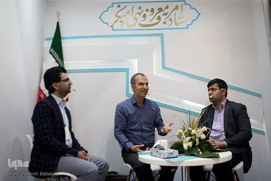 بررسی «فرصتها و تهدیدهای مجازی» در نمایشگاه قرآن