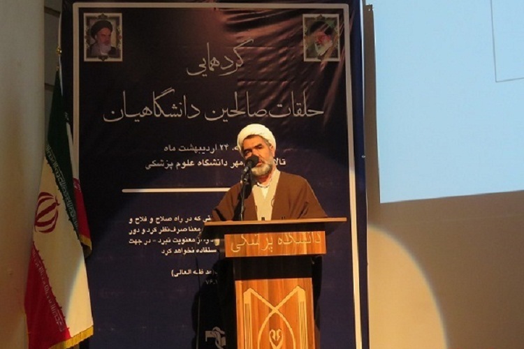 حرکت در مسیر گام دوم انقلاب می&zwnj;تواند توسعه کشور را هموارتر کند