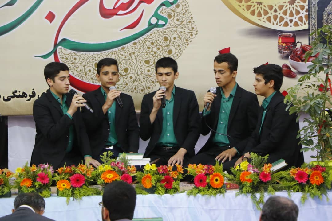یک شب قرآنی در دشتمزار دماوند/ تقدیر از پنجاه سال زحمات یک معلم قرآن + عکس
