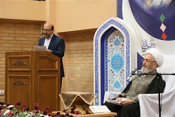 کاهش حضور روحانیت در مدارس سبب آسیب است