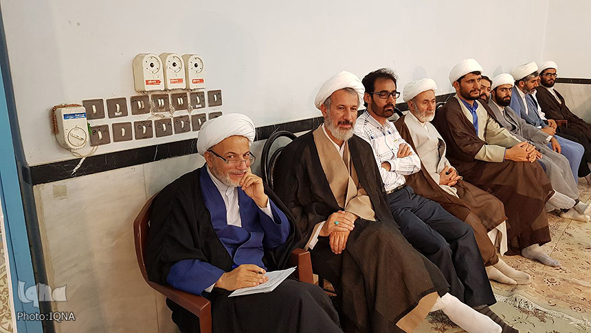 برگزاری جلسه تفسیر سوره احزاب در خرم&lrm;آباد + عکس