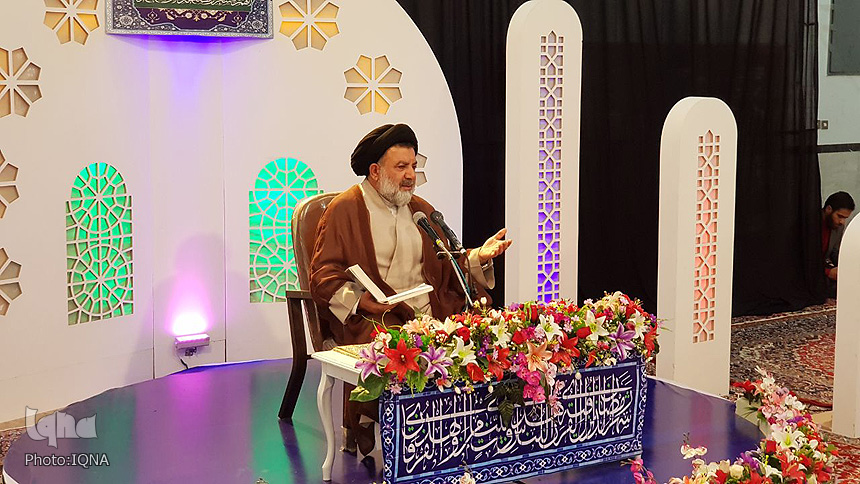 برگزاری جلسه تفسیر سوره احزاب در خرم&lrm;آباد + عکس