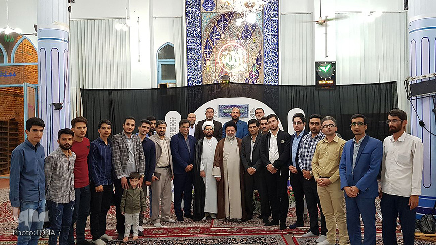 برگزاری جلسه تفسیر سوره احزاب در خرم&lrm;آباد + عکس