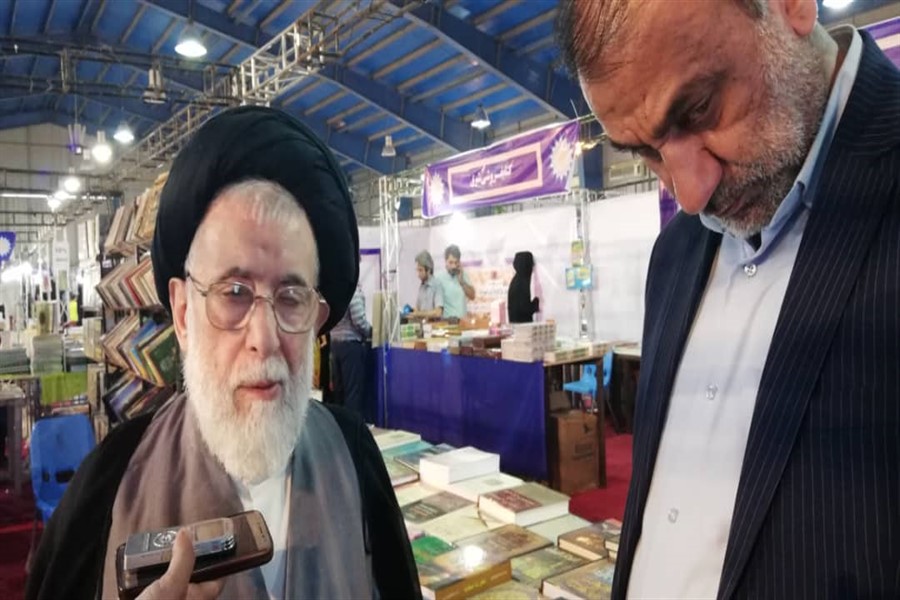 آیت&zwnj;الله شفیعی از نمایشگاه قرآن بازدید کرد