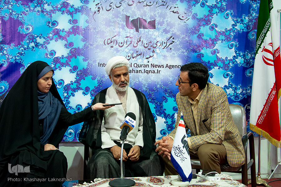 گشتی در میان غرفه های قرآنی نمایشگاه قرآن