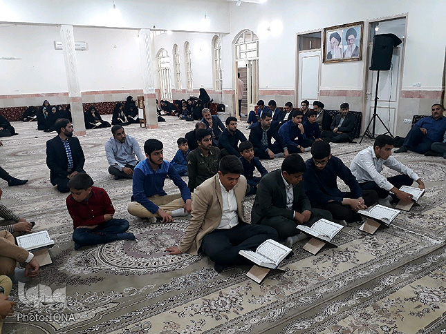 محفل انس با قرآن یادبود شهدای قرآنی لرستان برگزار شد
