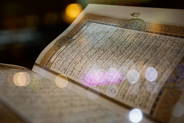 برخورد تشریفاتی با قرآن را کنار بگذاریم