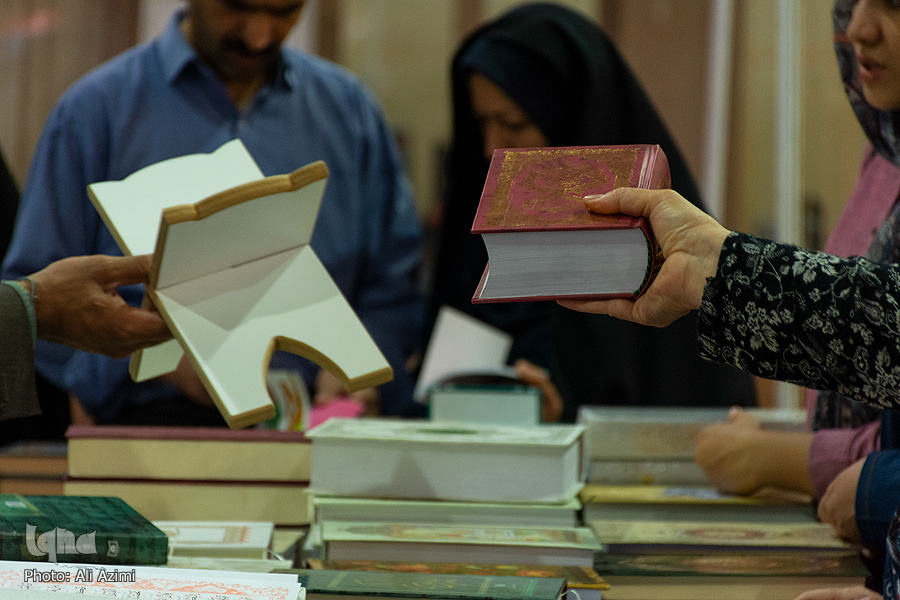 روز دوم نمایشگاه قرآن و عترت